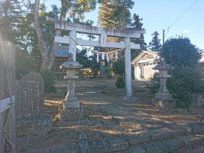 西野田雷電神社 鳥居と拝殿
