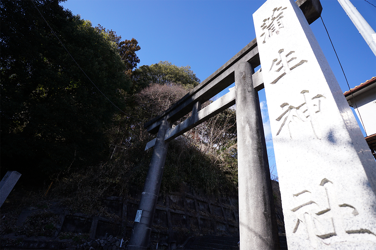 大鳥居と社号碑