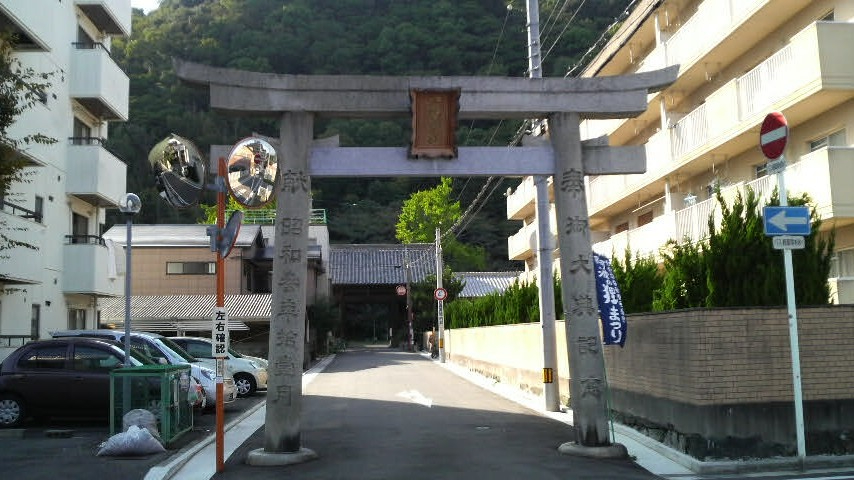 鳥居と参道