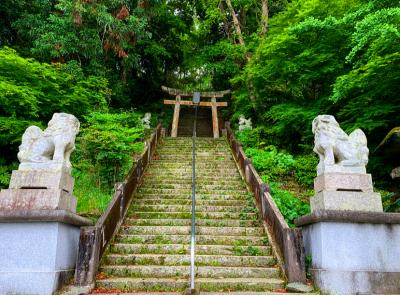 産八幡神社 石段と鳥居
