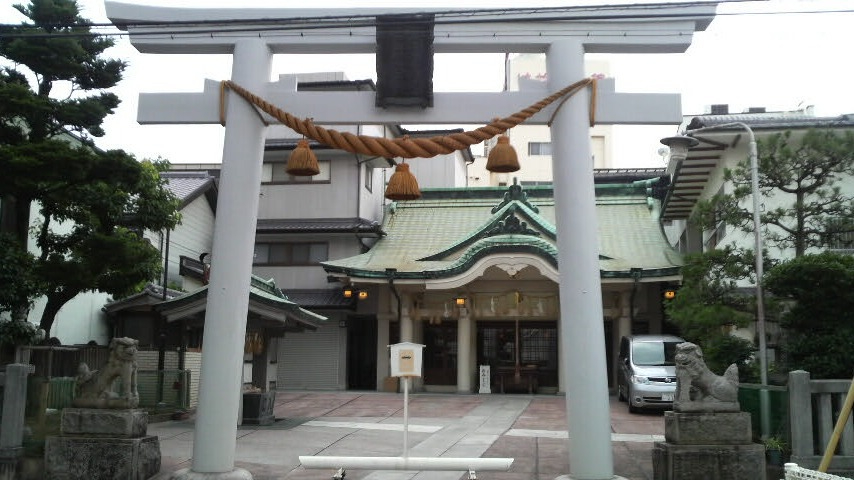 鳥居と拝殿