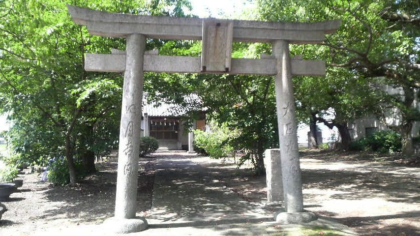 鳥居と拝殿