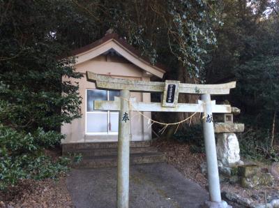 宇母理比古神社 鳥居と社殿