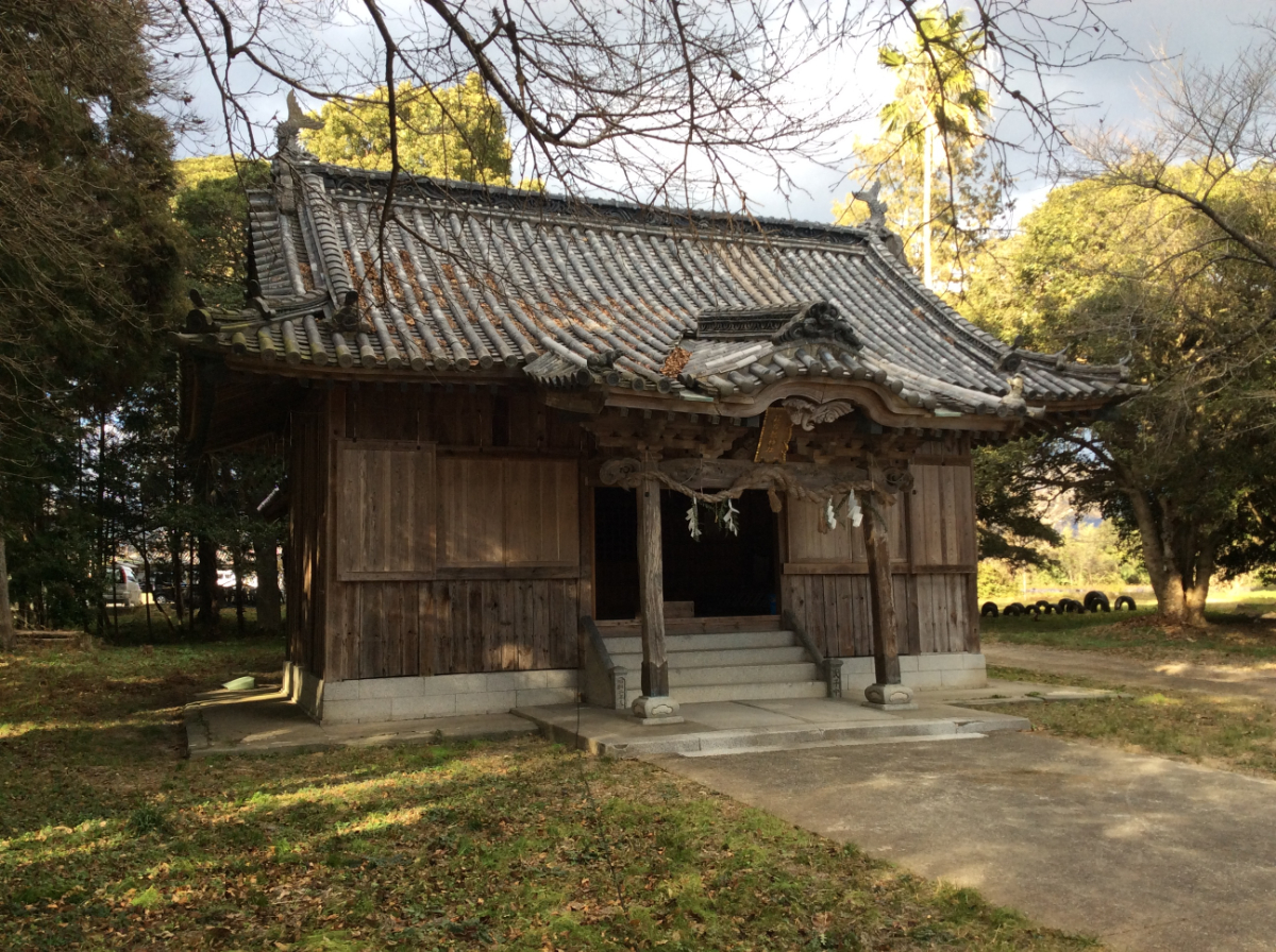 鳥居と拝殿