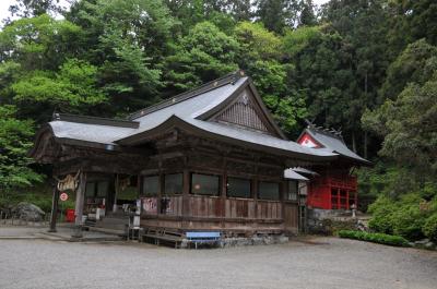 上一宮大粟神社 拝殿と本殿