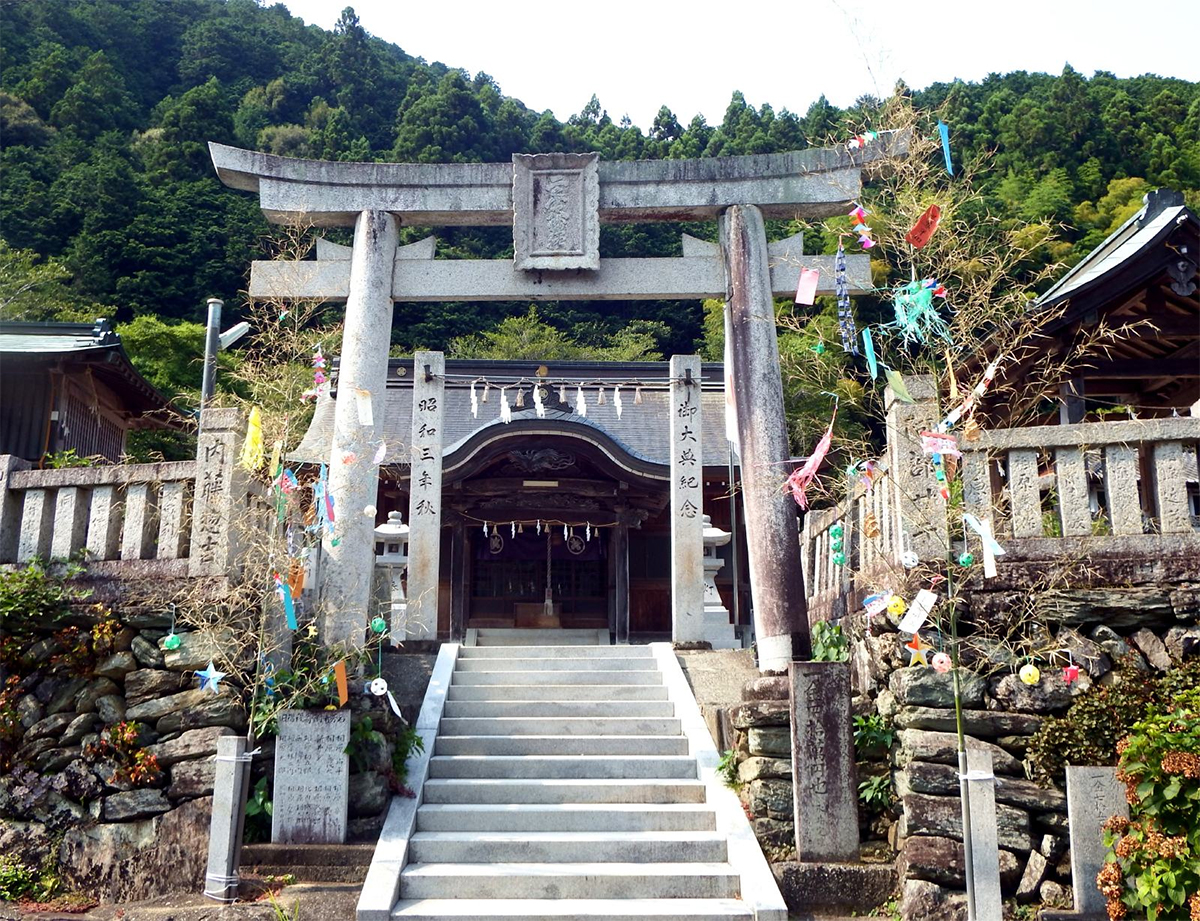 鳥居と拝殿