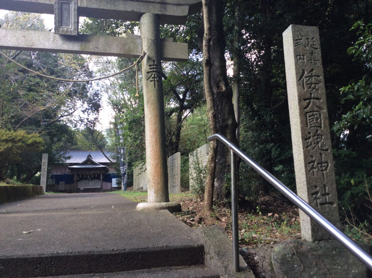 社号標と鳥居