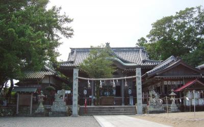 津峯神社 鳥居と拝殿
