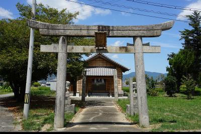 中内神社 鳥居と社殿