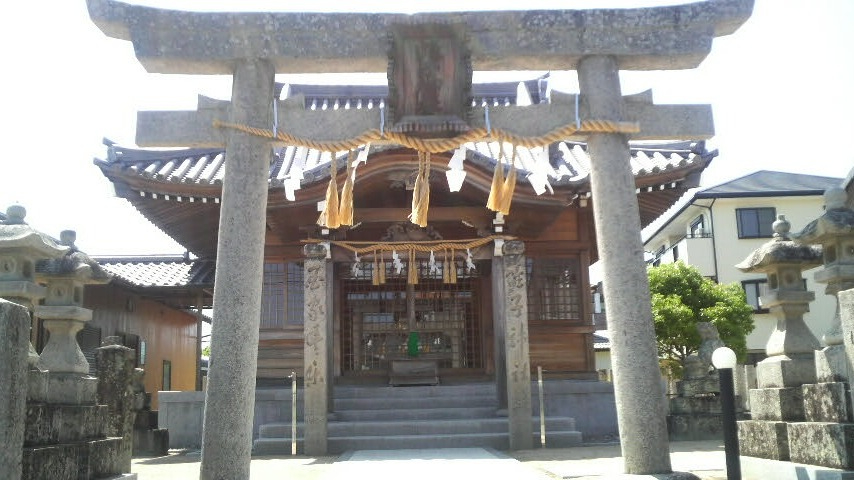 鳥居と拝殿