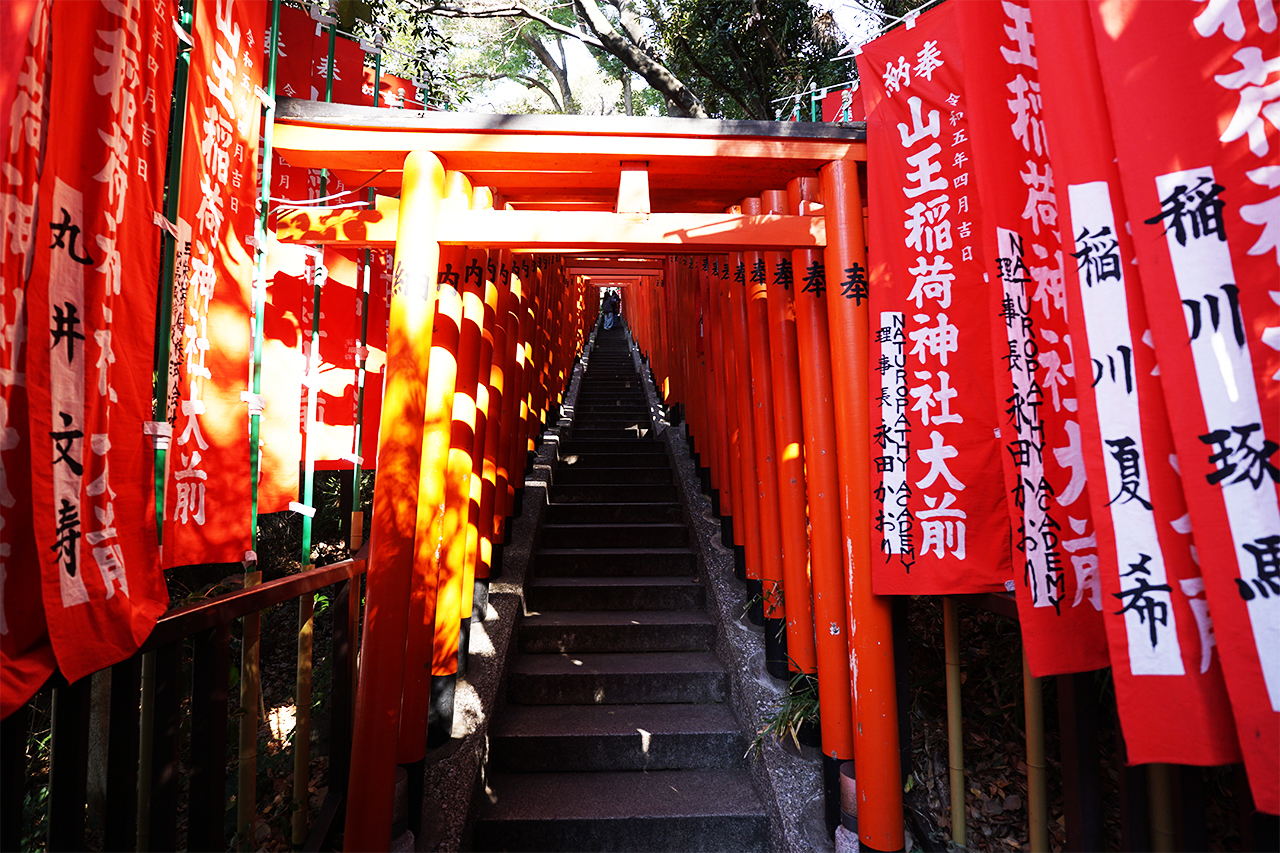 日枝神社の千本鳥居入口