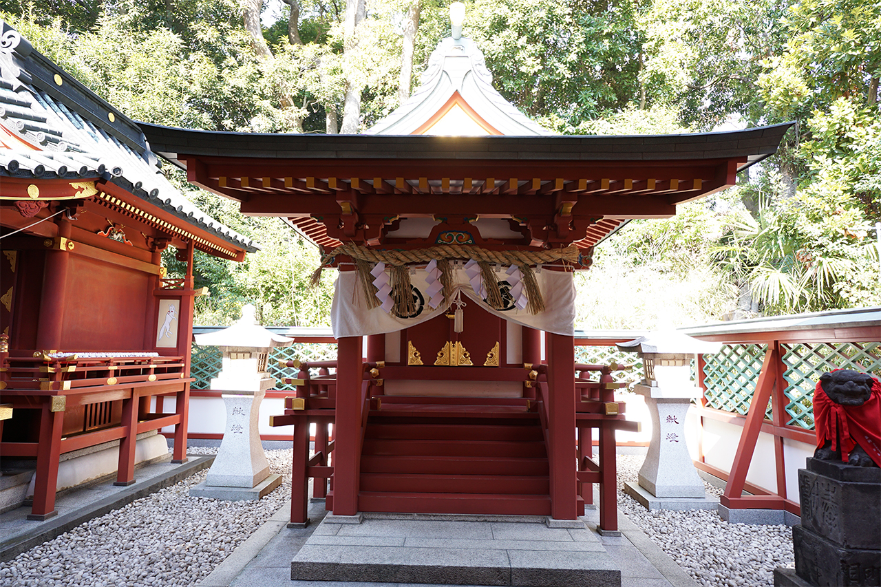 猿田彦神社と八坂神社の社殿