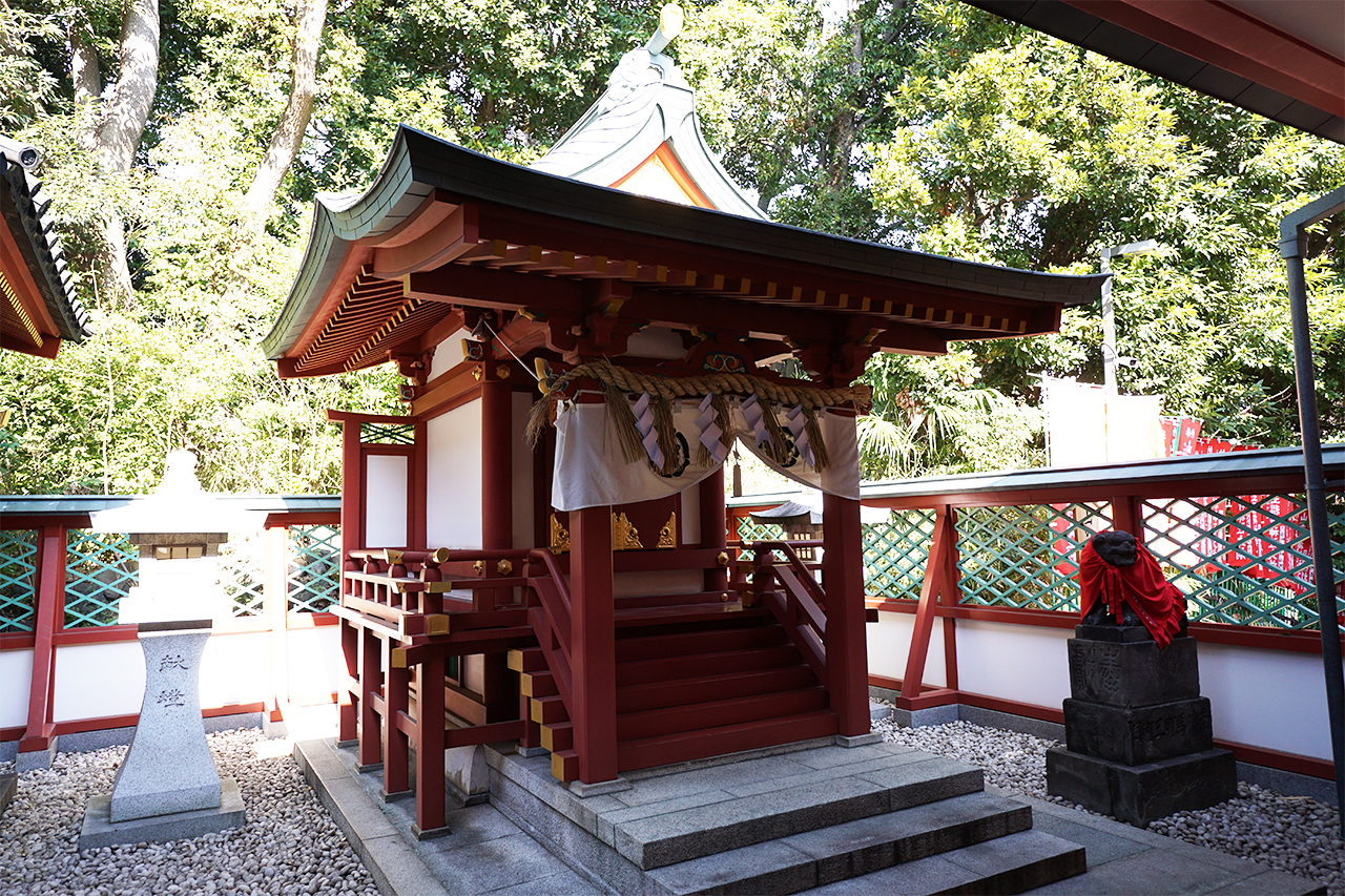 猿田彦神社と八坂神社の社殿