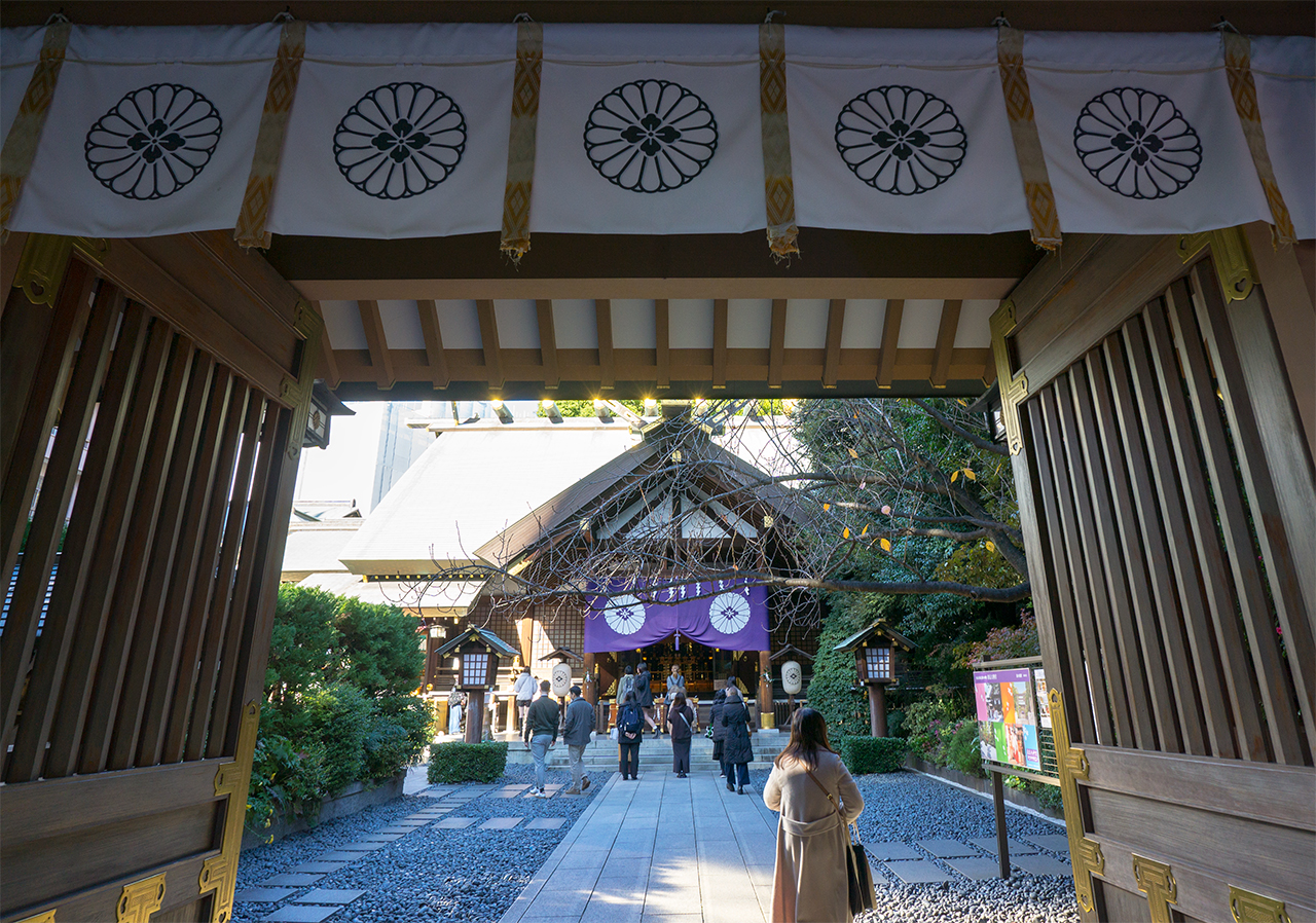 神門から見える拝殿