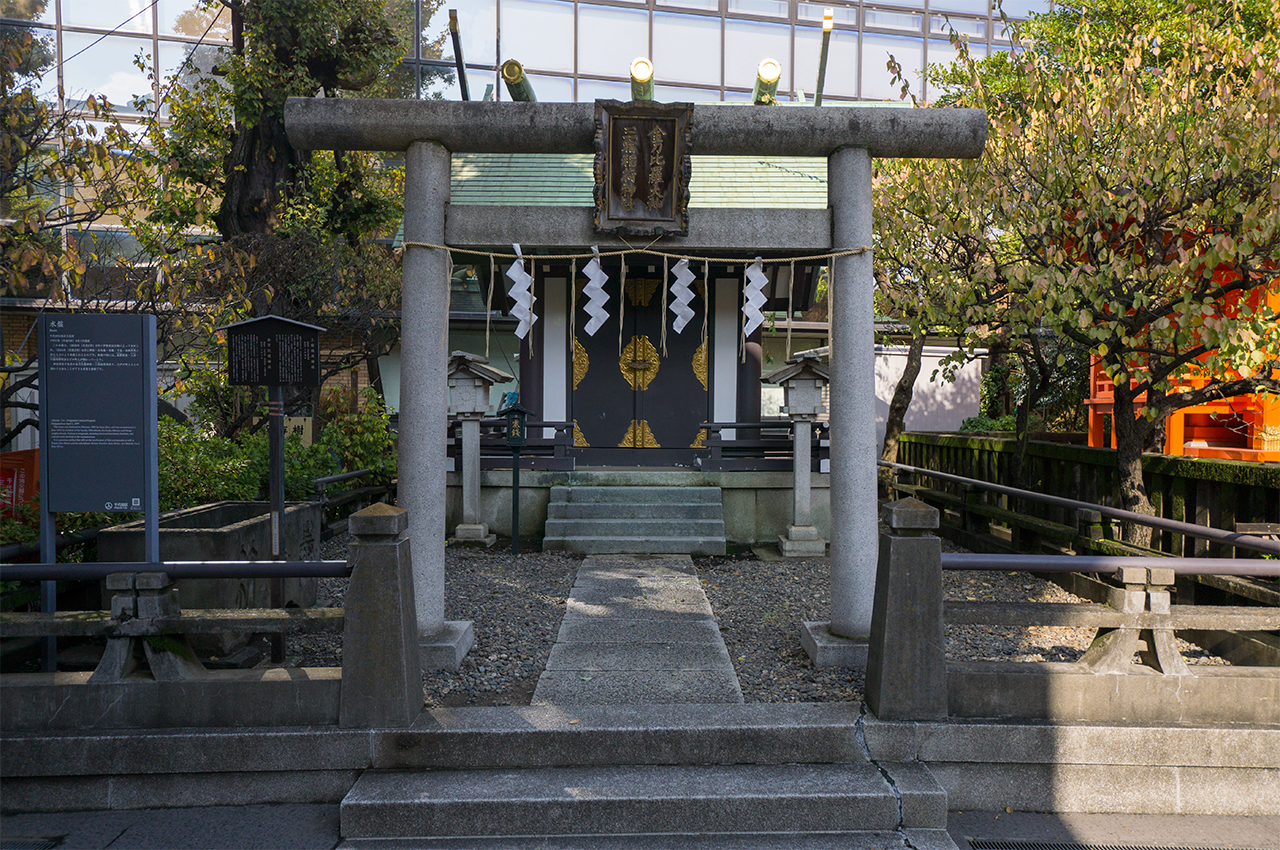三宿稲荷神社・金刀比羅神社 鳥居と社殿