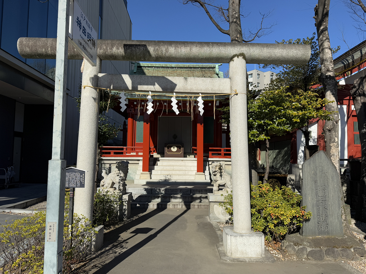 魚河岸水神社 鳥居と社殿