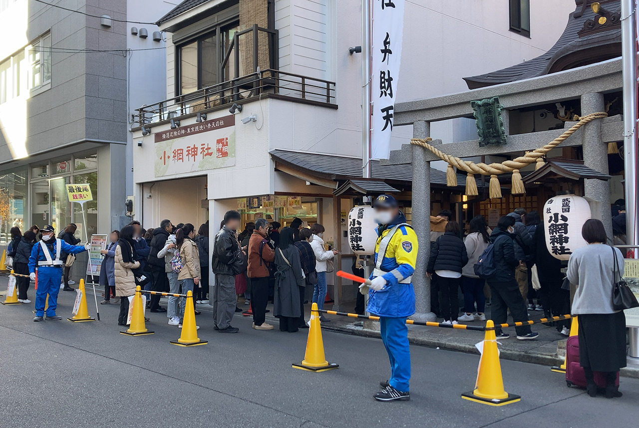 混雑している境内