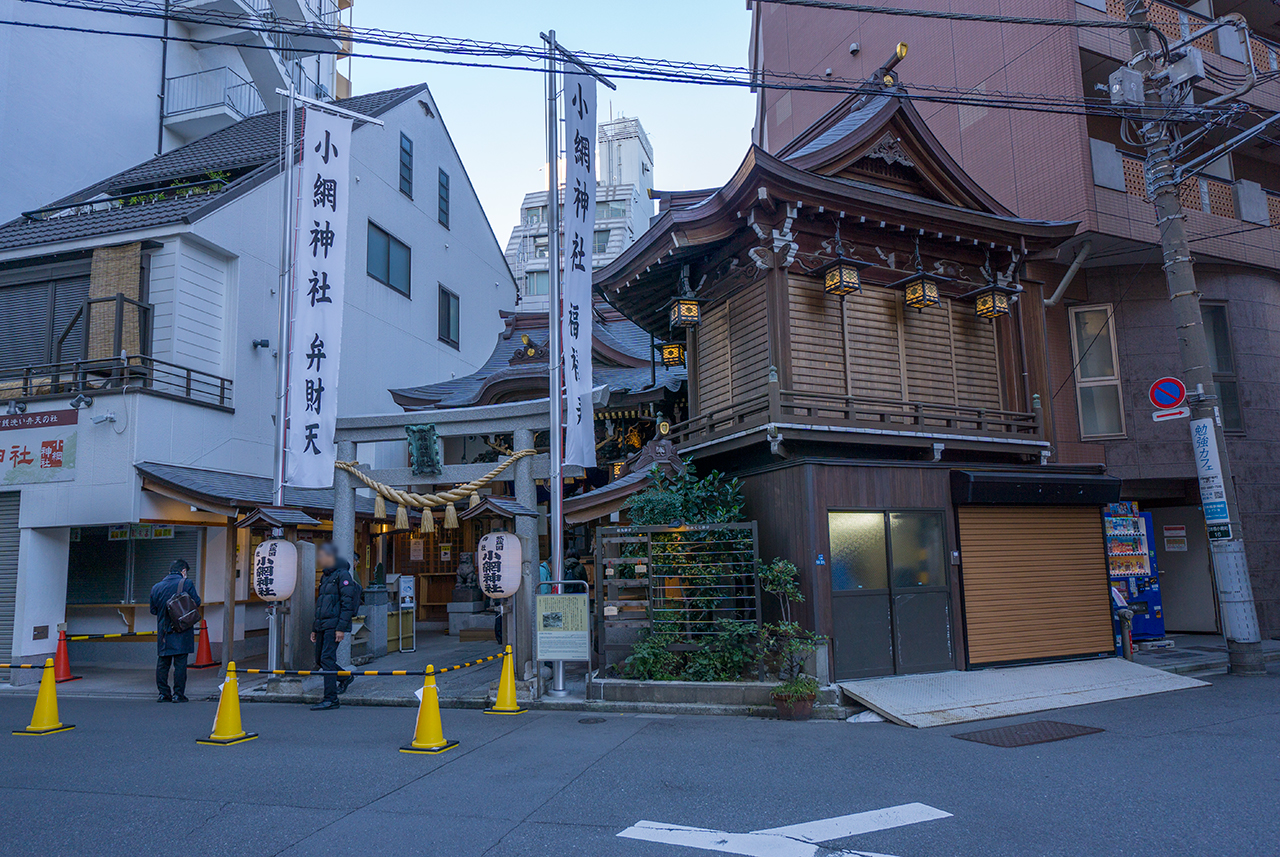 御社殿と神楽殿