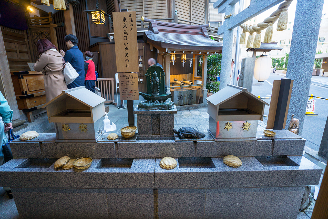銭洗い弁財天の井