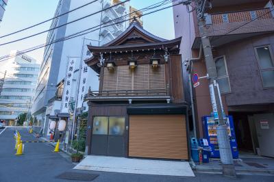 小網神社 神楽殿 横 