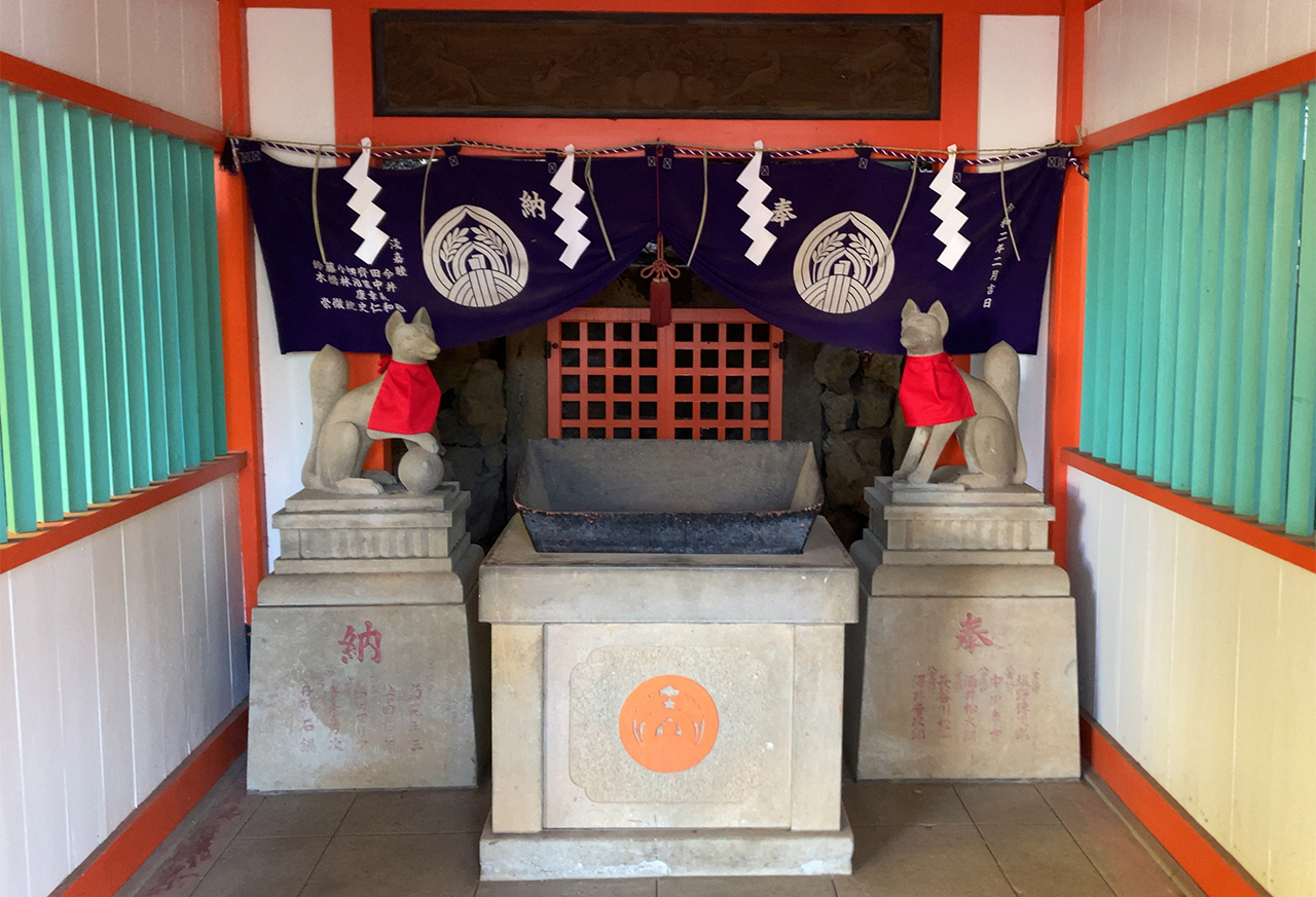 乙女稲荷神社の社殿内