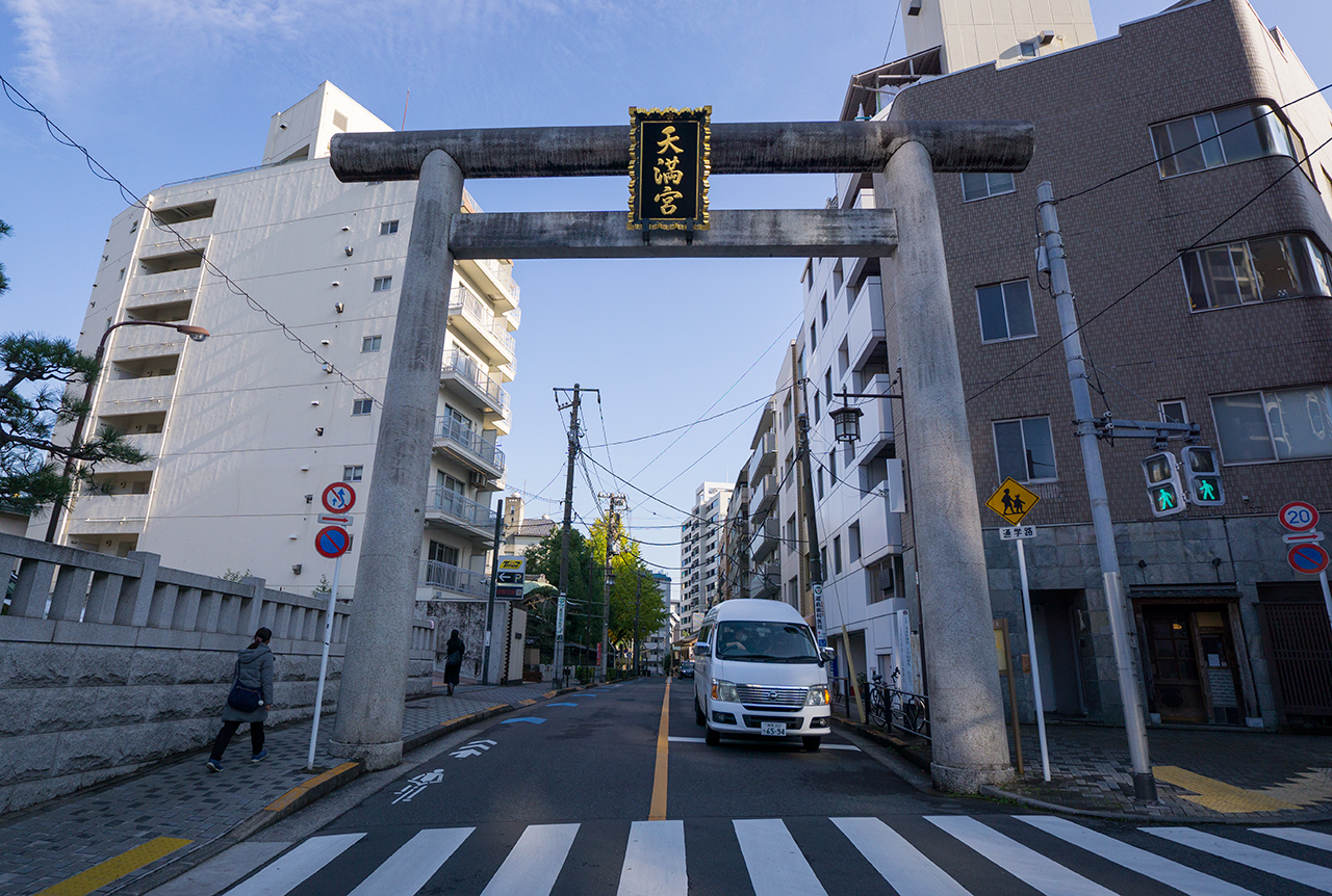 春日通り沿いの鳥居