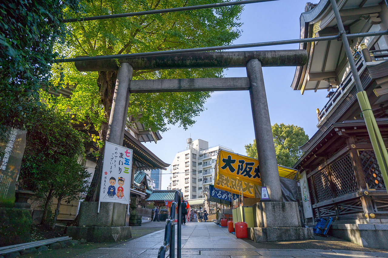 男坂前の鳥居