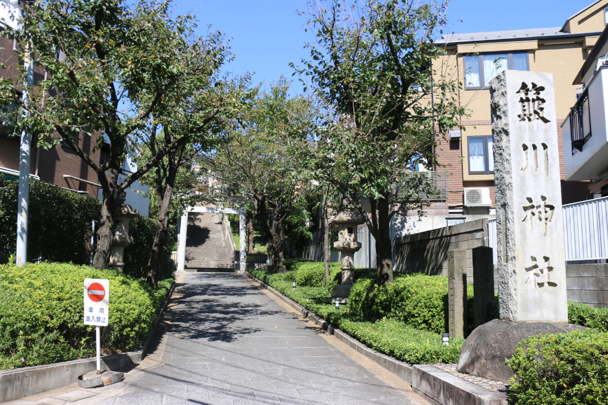 社号標と鳥居