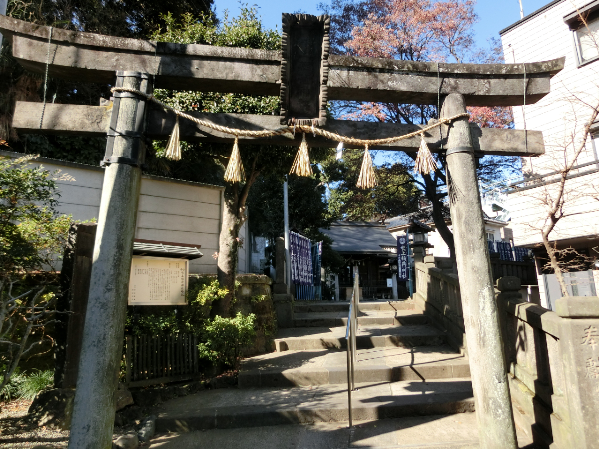鳥居と拝殿