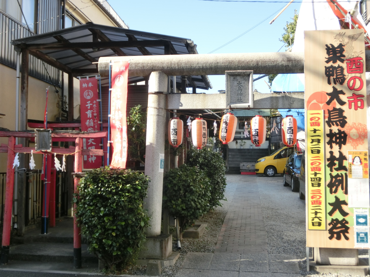 鳥居と拝殿