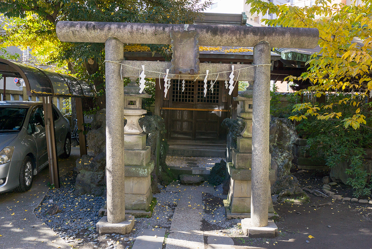 琴平神社・三峯神社・御嶽神社 鳥居と社殿 