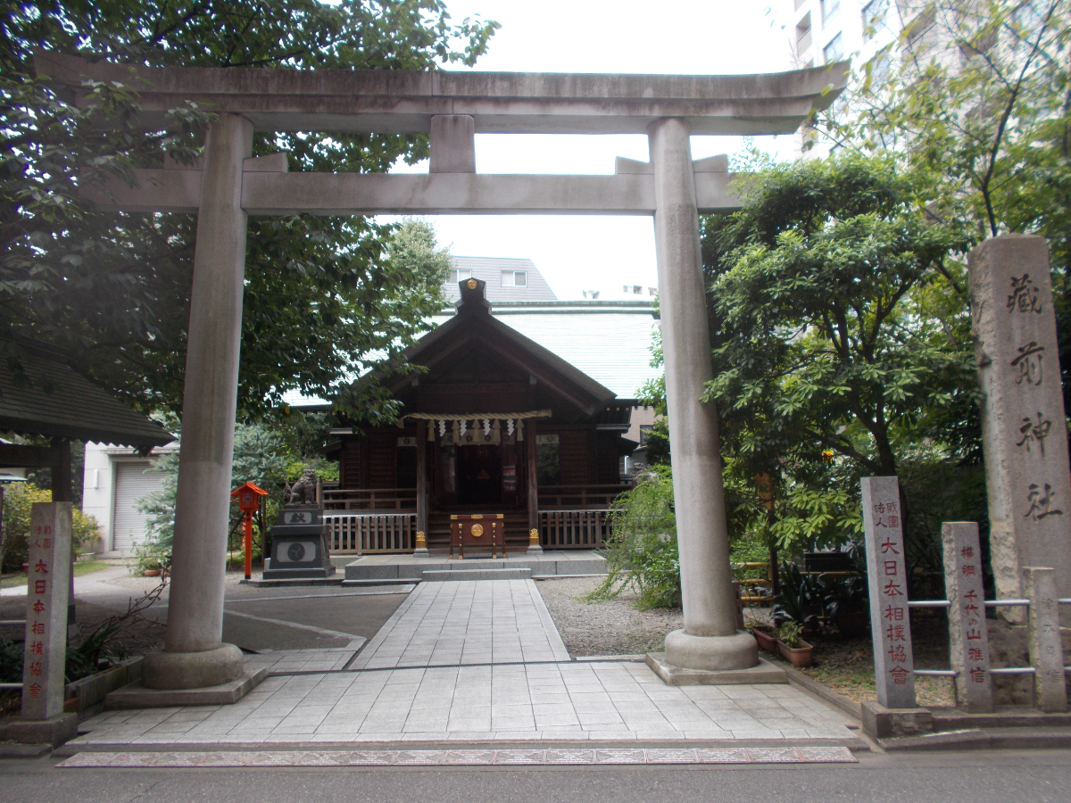 鳥居と拝殿