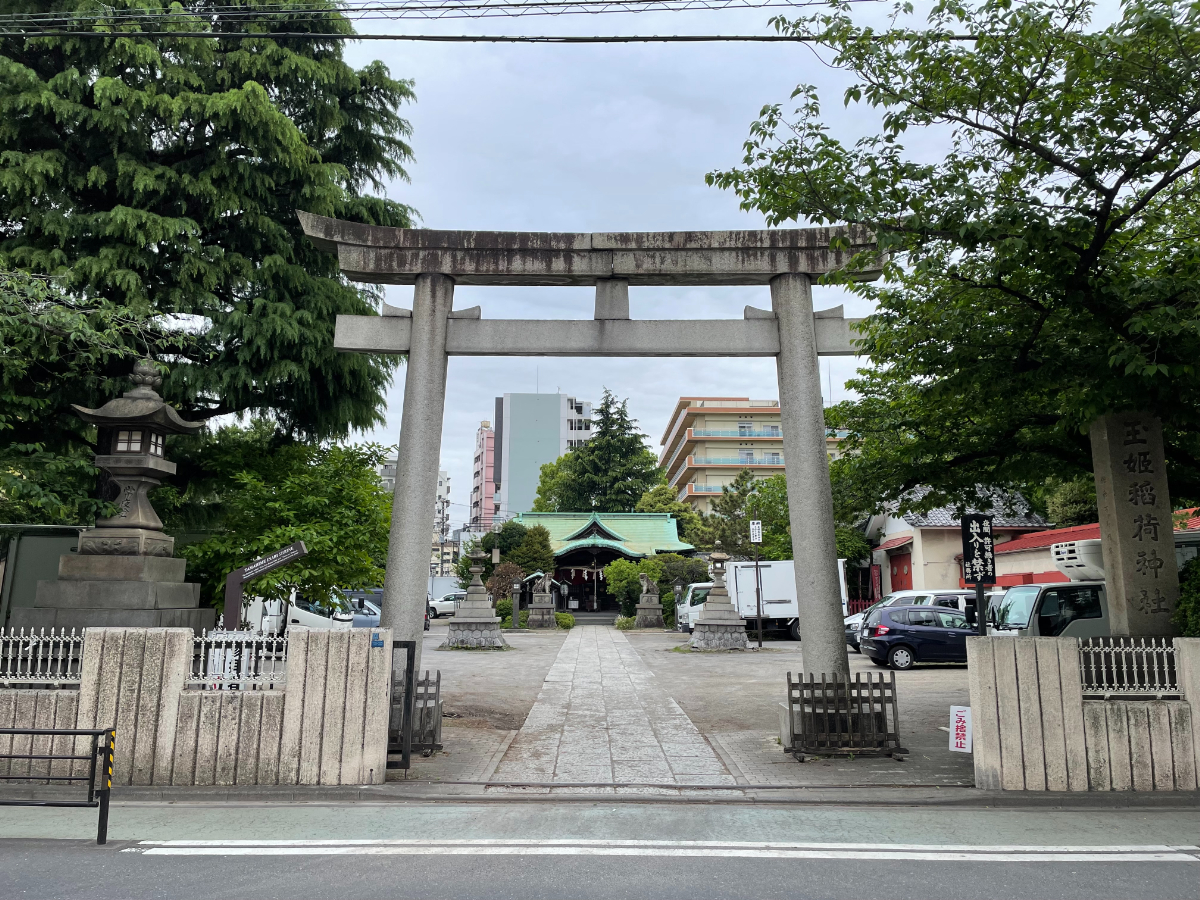 鳥居と拝殿