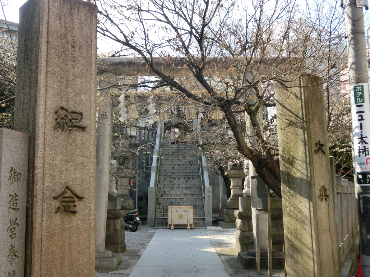 鳥居と拝殿
