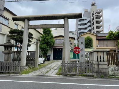 熱田神社 鳥居と拝殿