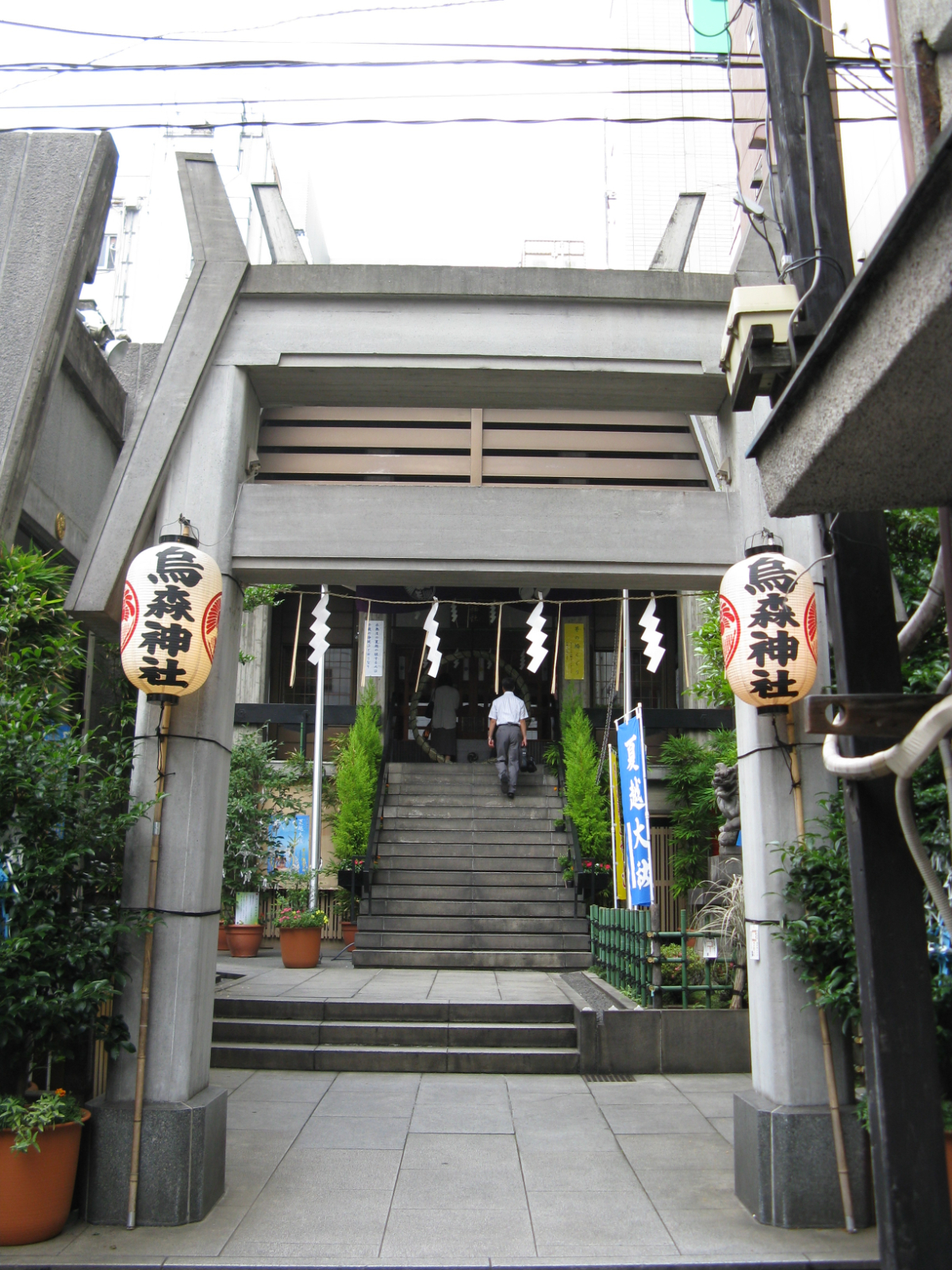 鳥居と拝殿