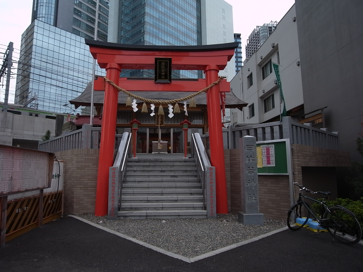 鳥居と拝殿