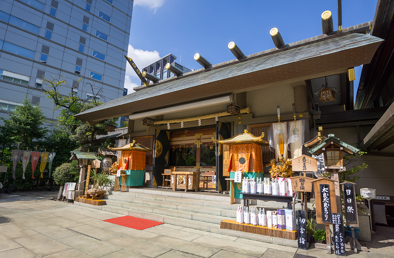 だらだら祭り中の御社殿