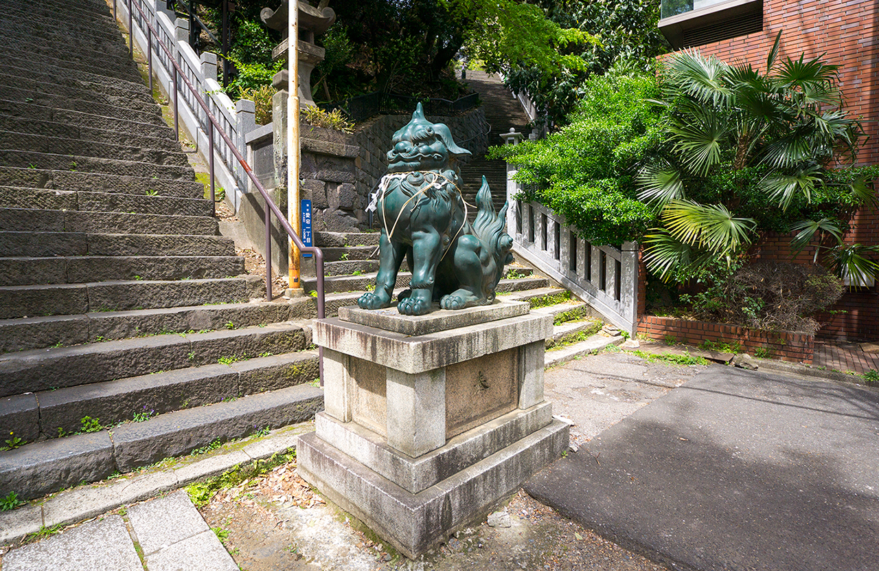 港区愛宕神社 出世の石段前の狛犬