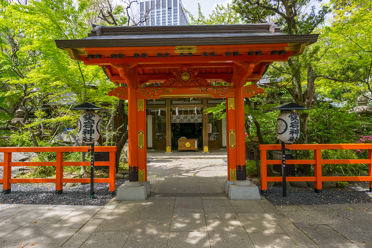 港区愛宕神社 丹塗りの門