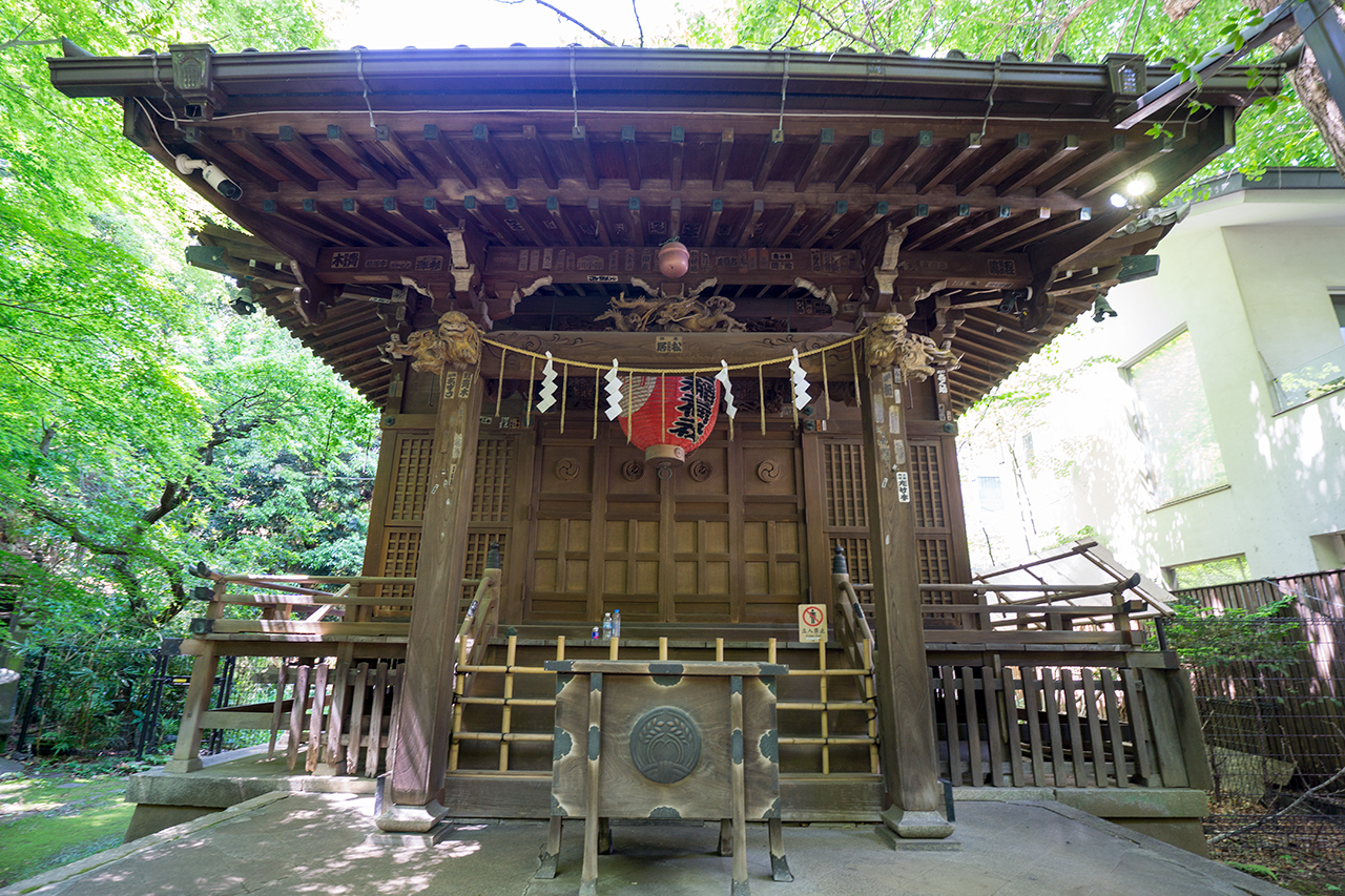 四合稲荷の社殿