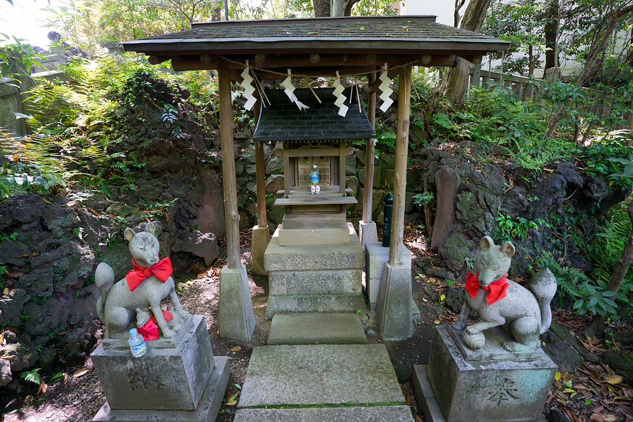 赤坂氷川神社 西行稲荷 社殿 