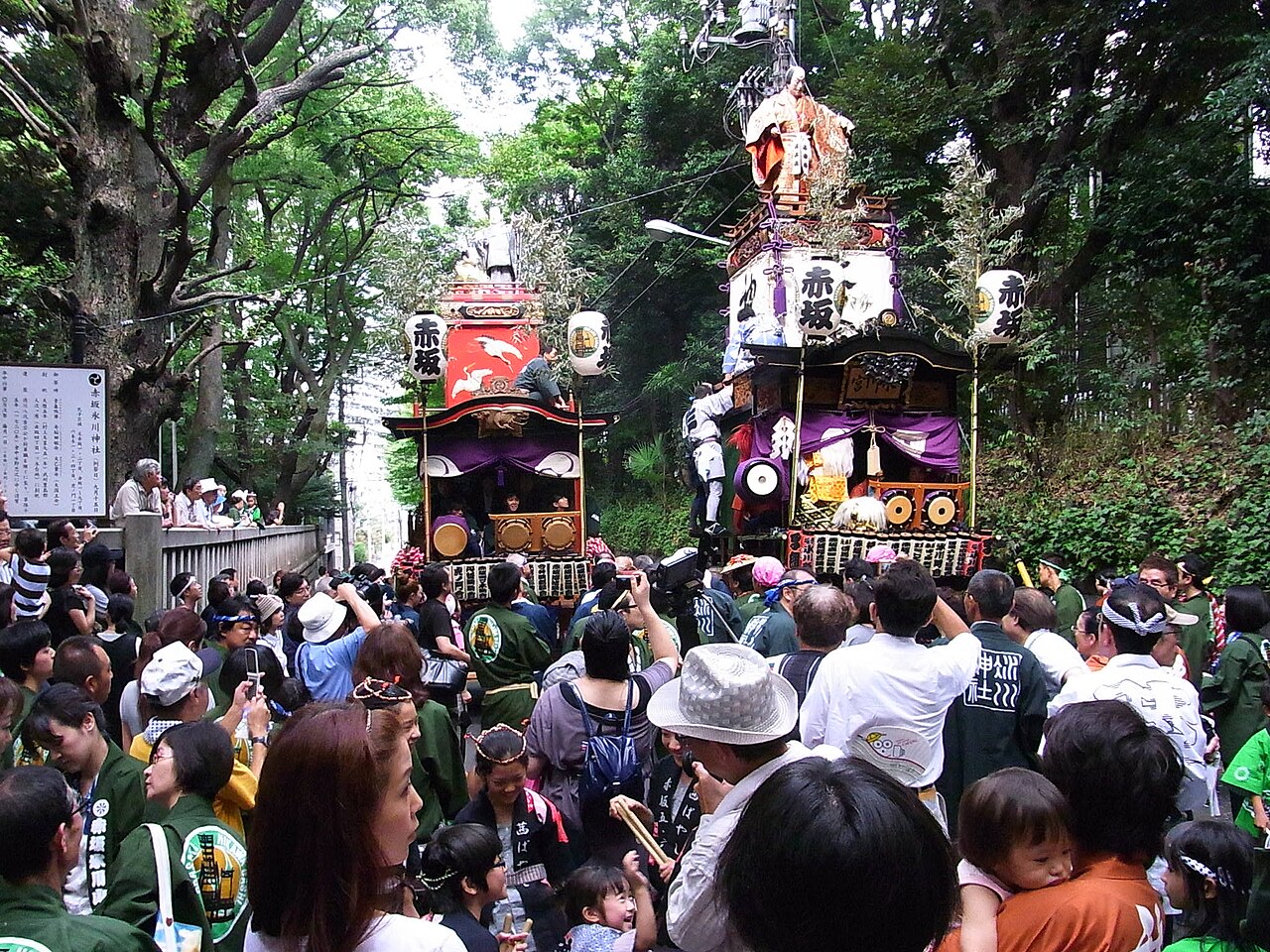 赤坂氷川山車の巡行