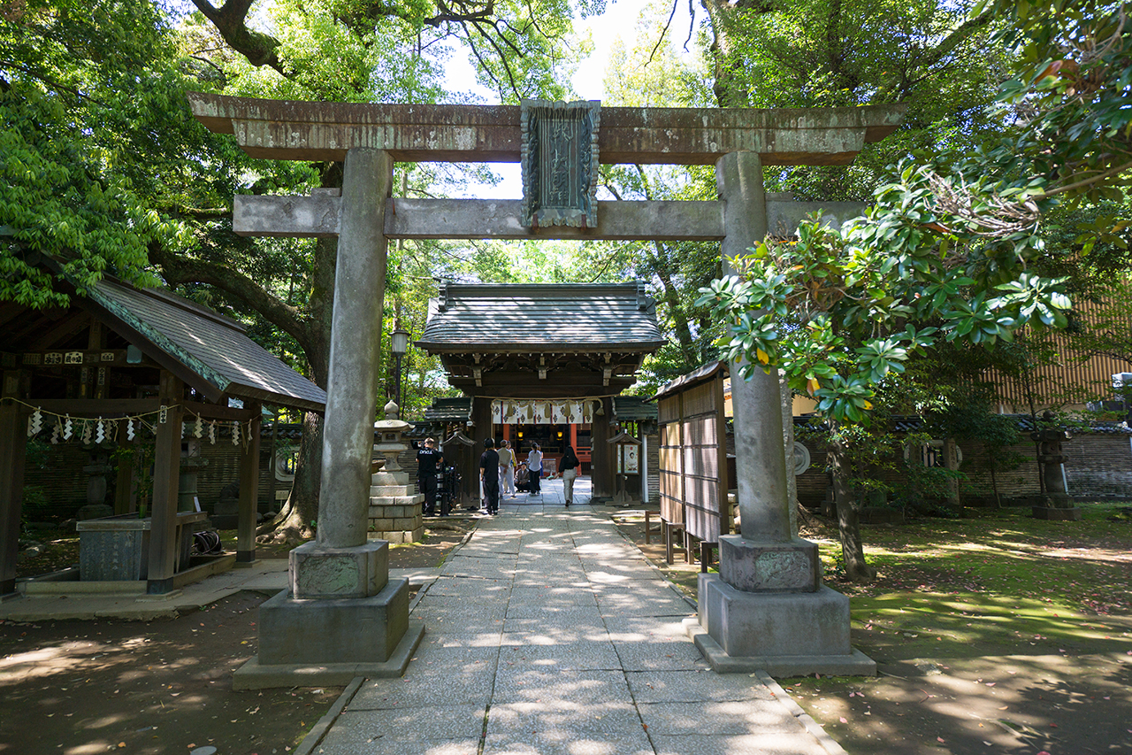 中門の手前の鳥居