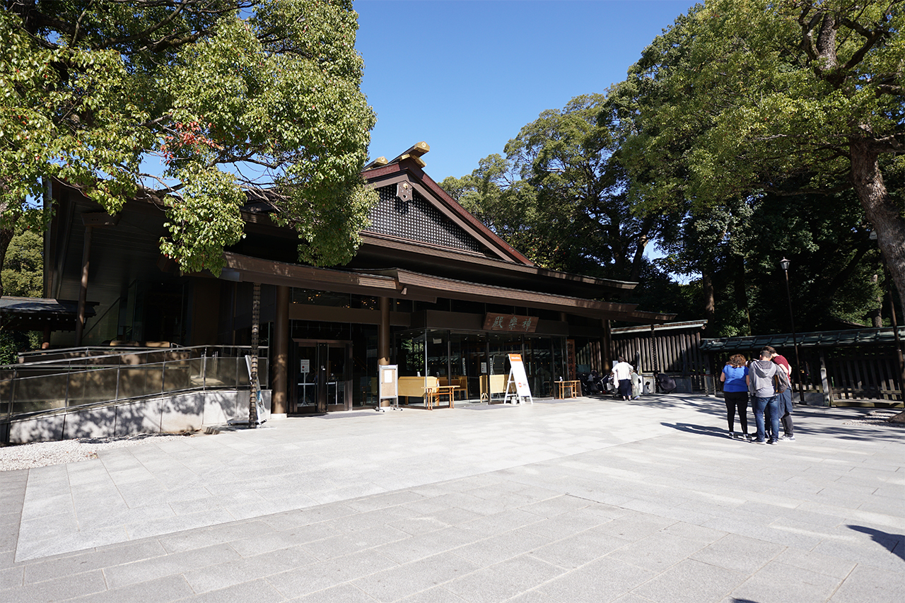 神楽殿 斜め