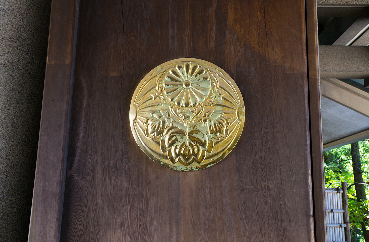 神門の扉にあるレリーフ