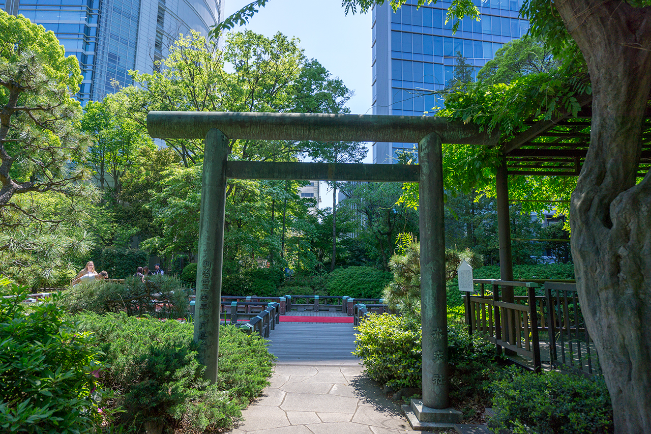 水交神社鳥居 裏