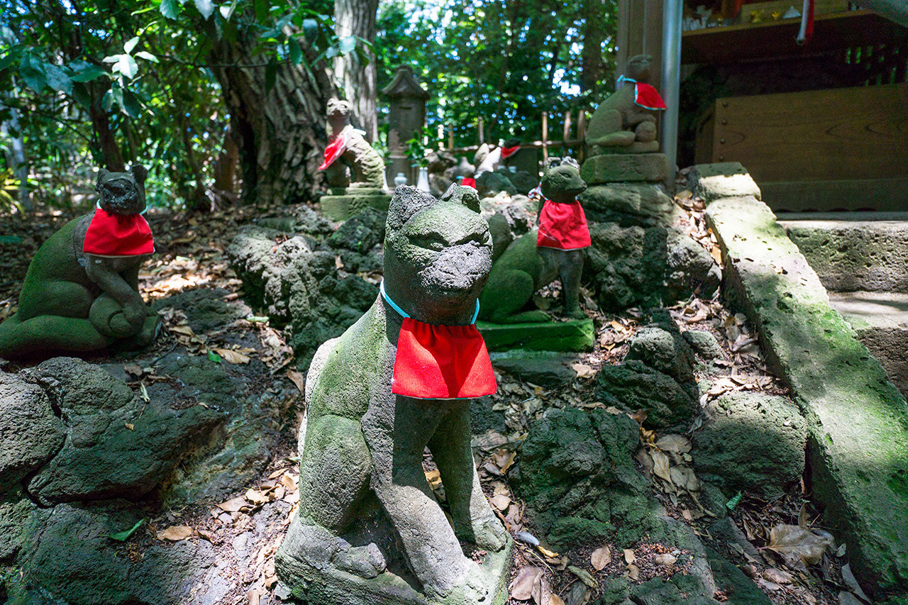 出世稲荷社 狐像