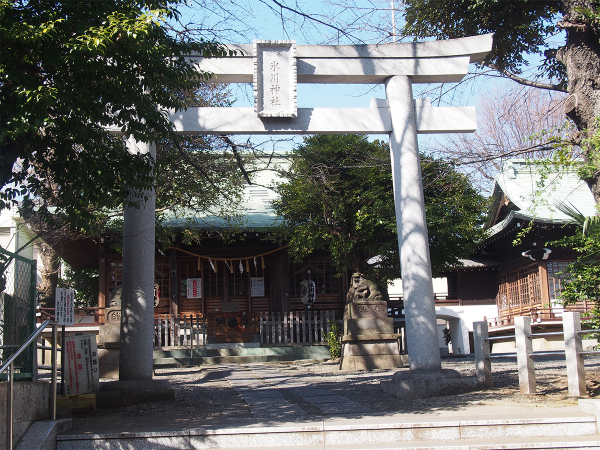 鳥居と拝殿