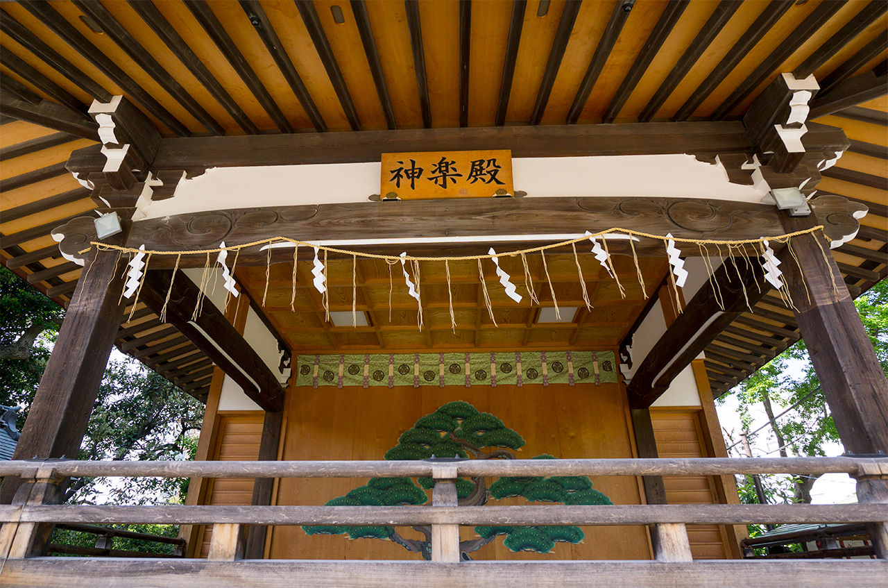 神楽殿　舞台